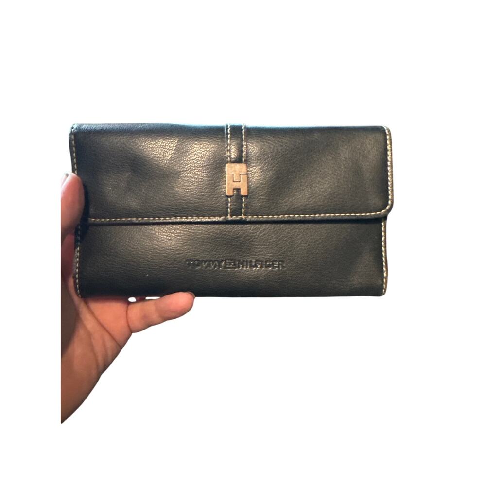 Tommy Hilfiger Vintage Leather Continental Flap Wallet Gold TH Monogram Plaque
